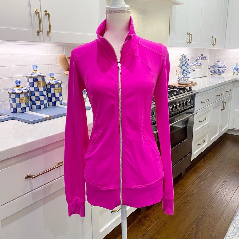Lululemon Vintage Pink Zip Jacket size 8 BODY SKIMMING SUPER FLATTERING!